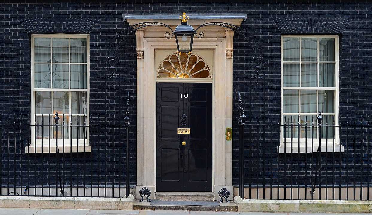 唐宁街 10 号（10 Downing Street）